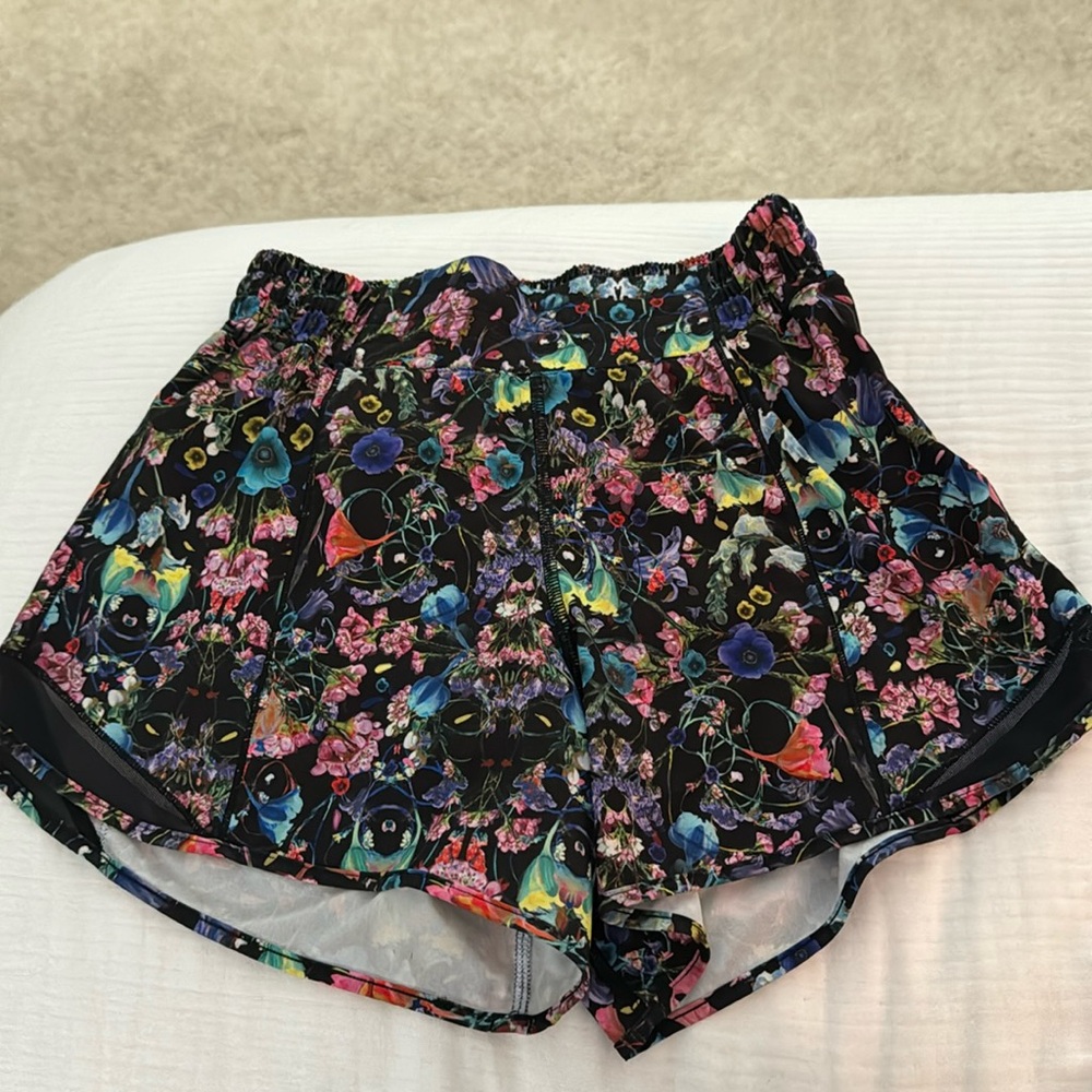 Lululemon high rise hotty hot shorts 4 flowers 4” inseam